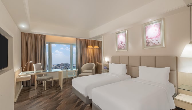 Radisson Hotel Hyderabad Hitec City - Premium Twin Bed Bedroom