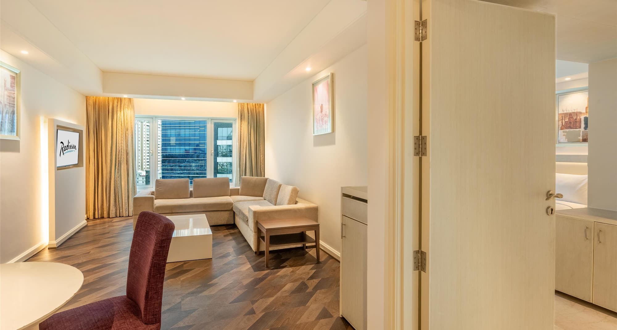 Radisson Hotel Hyderabad Hitec City - Executive Suite Livingroom