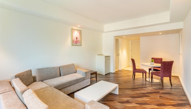 Radisson Hotel Hyderabad Hitec City - Executive Suite Living Room