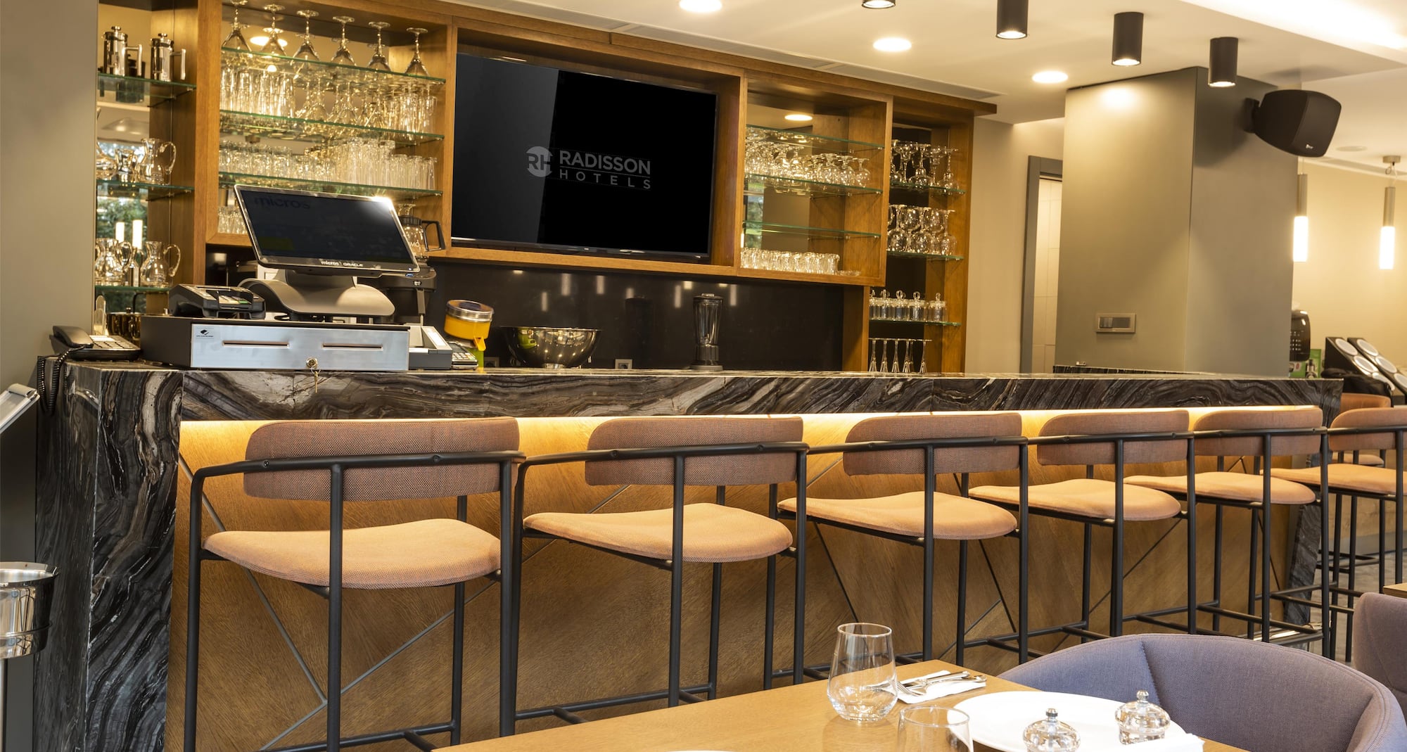 Radisson Hotel Istanbul Harbiye - Restaurant lobby bar