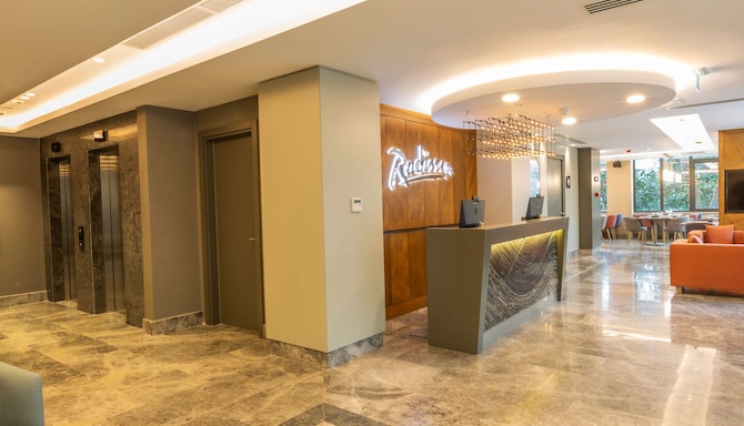 Radisson Hotel Istanbul Harbiye - Lobby