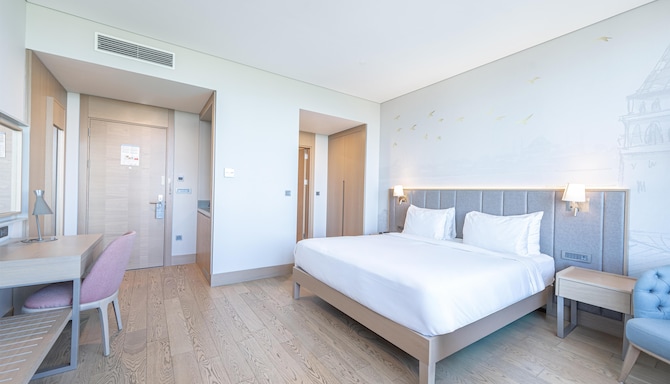 Radisson Hotel Istanbul Harbiye - Superior Room with balcony