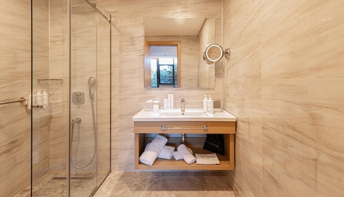Radisson Hotel Istanbul Harbiye - Junior Suite  Bathroom
