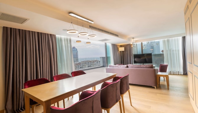 Radisson Hotel Istanbul Harbiye - Presidential Suite with Bosphorus view & terrace