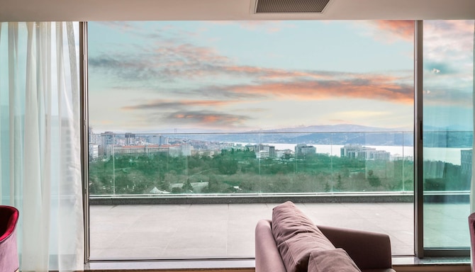 Radisson Hotel Istanbul Harbiye - Presidential Suite with Bosphorus view & terrace