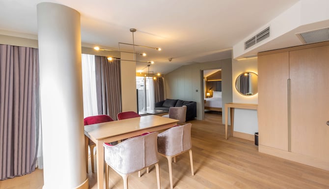 Radisson Hotel Istanbul Harbiye - Suite With Teracce