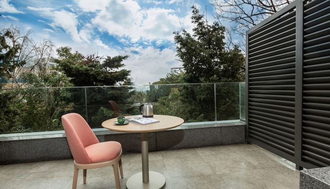 Radisson Hotel Istanbul Harbiye - Junior Suite with balcony