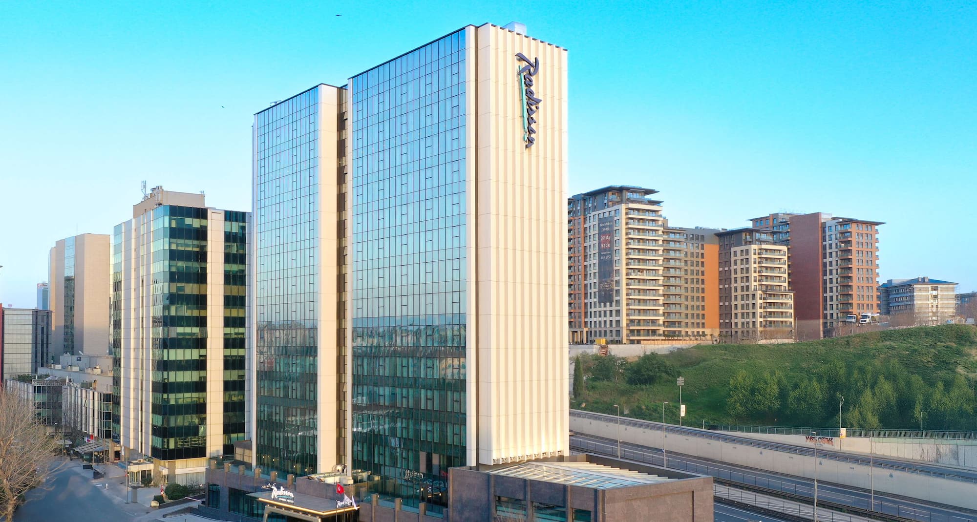 Radisson Hotel Istanbul Merter - Dış Görünüm