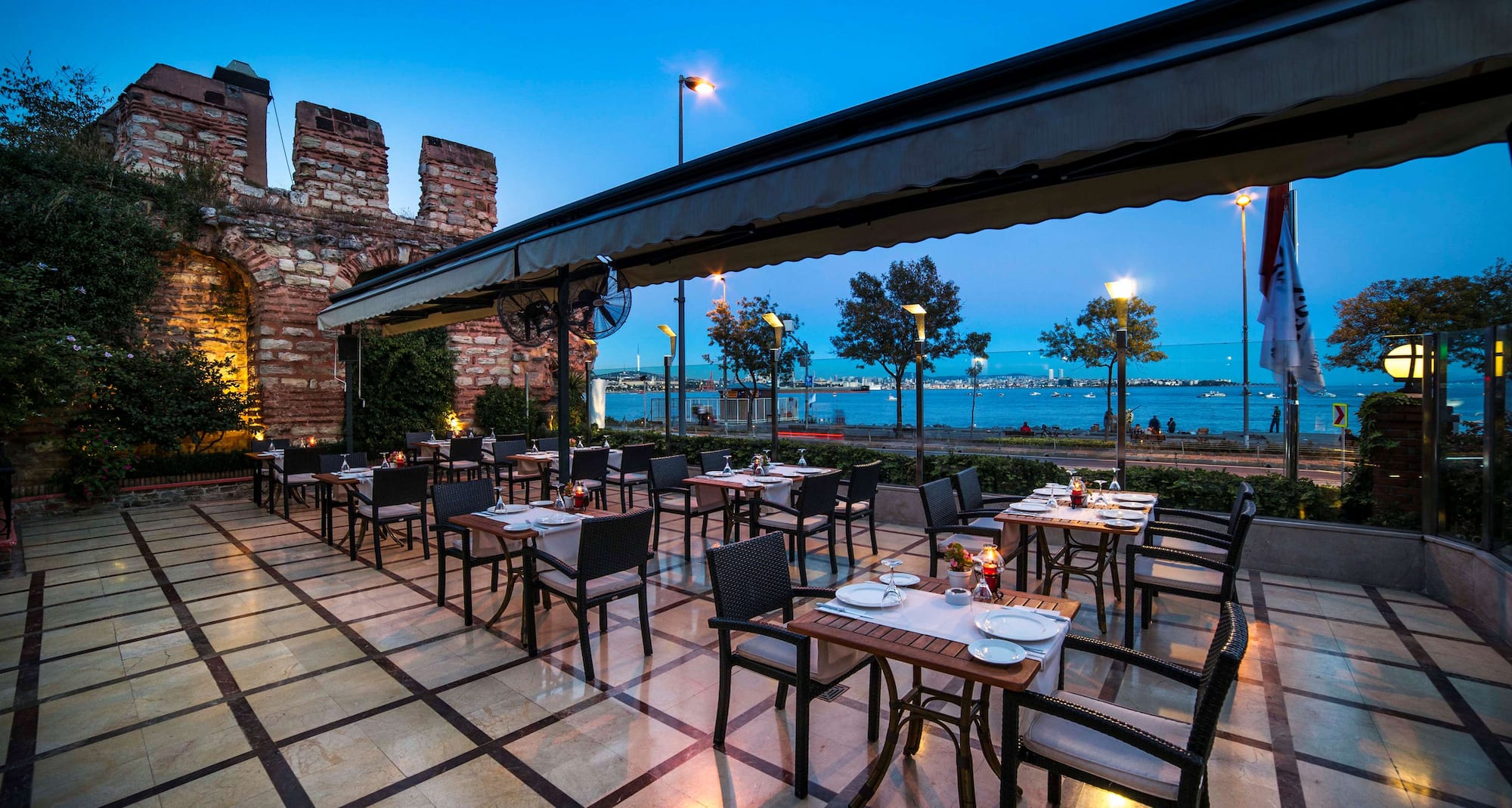 Radisson Hotel Istanbul Sultanahmet - Somine Restaurant - outdoor