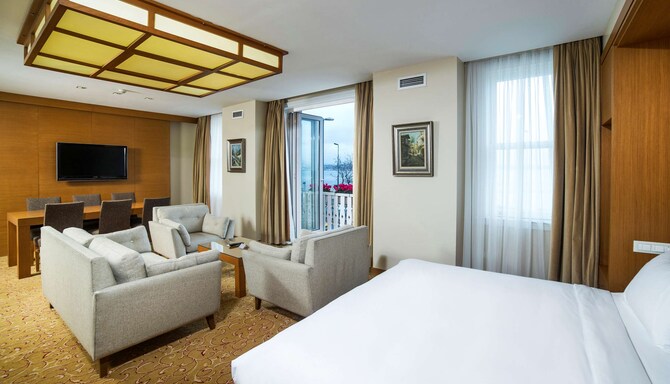 Radisson Hotel Istanbul Sultanahmet - Suite Room Sea View Balcony