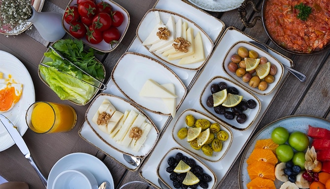 Radisson Hotel Izmir Aliaga - Breakfast Courtyard