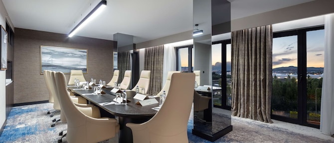 VIP MEETING ROOM