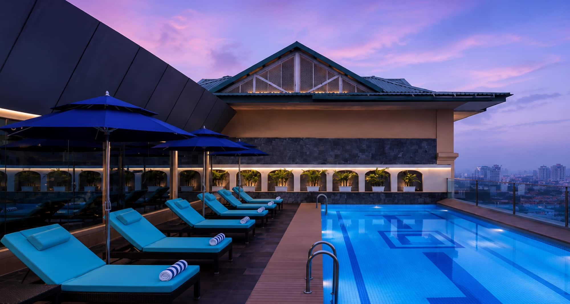 Radisson Hotel Jaipur City Center - Pool