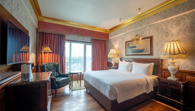 Radisson Hotel Jalandhar - Business Class Room