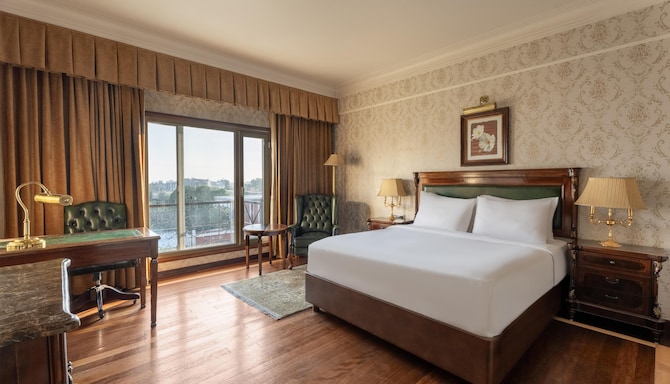 Radisson Hotel Jalandhar - Business Class Room