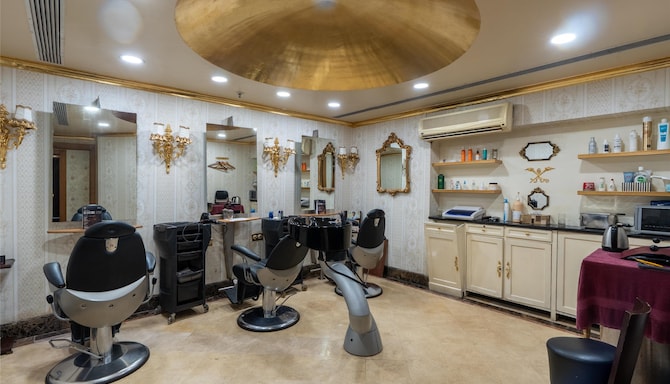 Radisson Hotel Jalandhar - Barber Shope