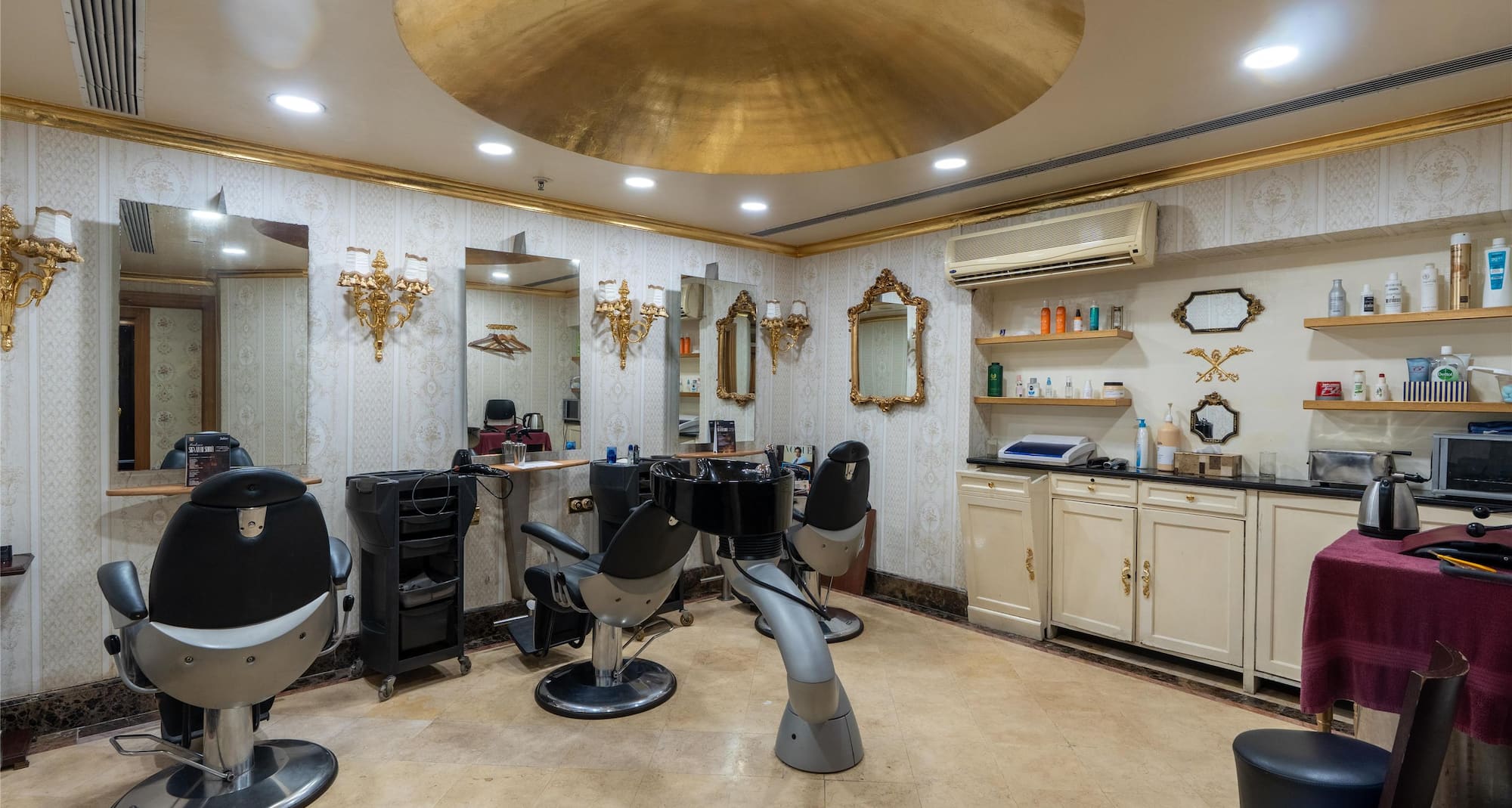 Radisson Hotel Jalandhar - Barber Shope