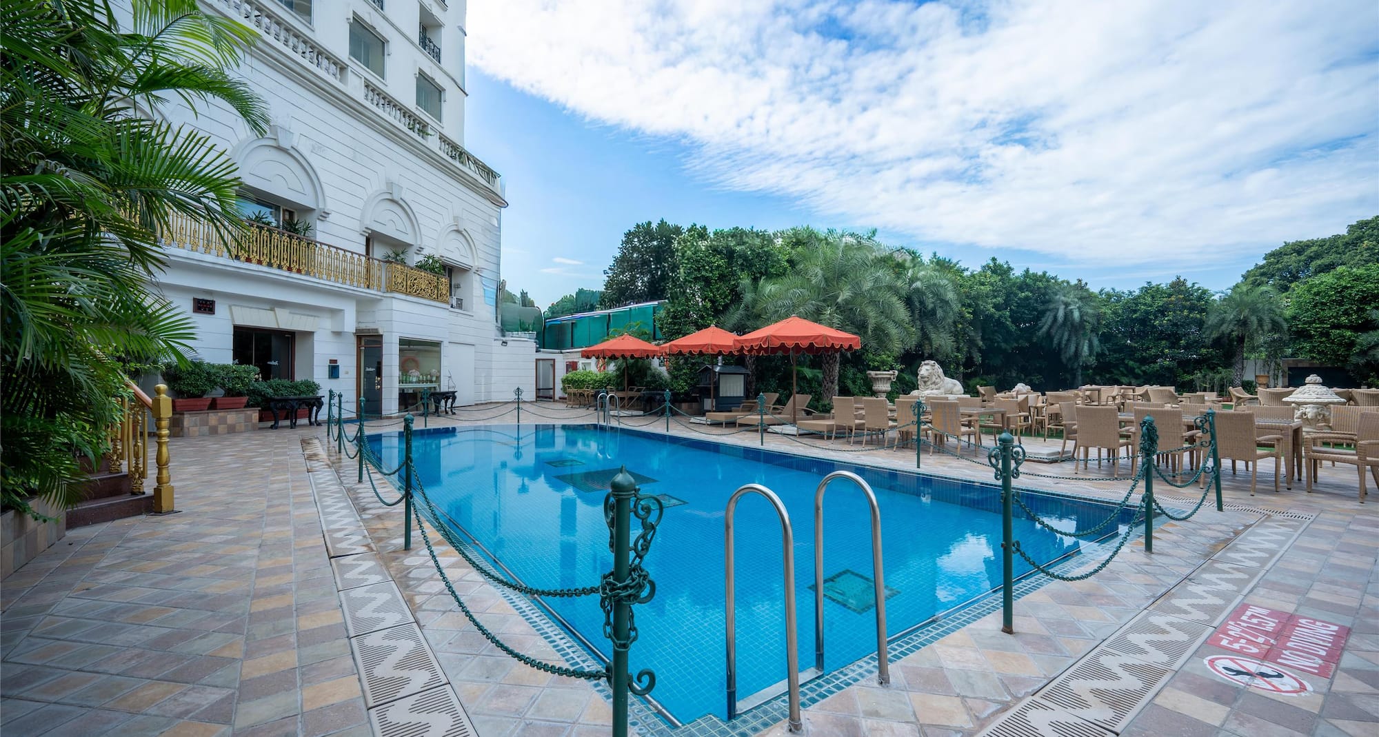 Radisson Hotel Jalandhar - Swimming Pool