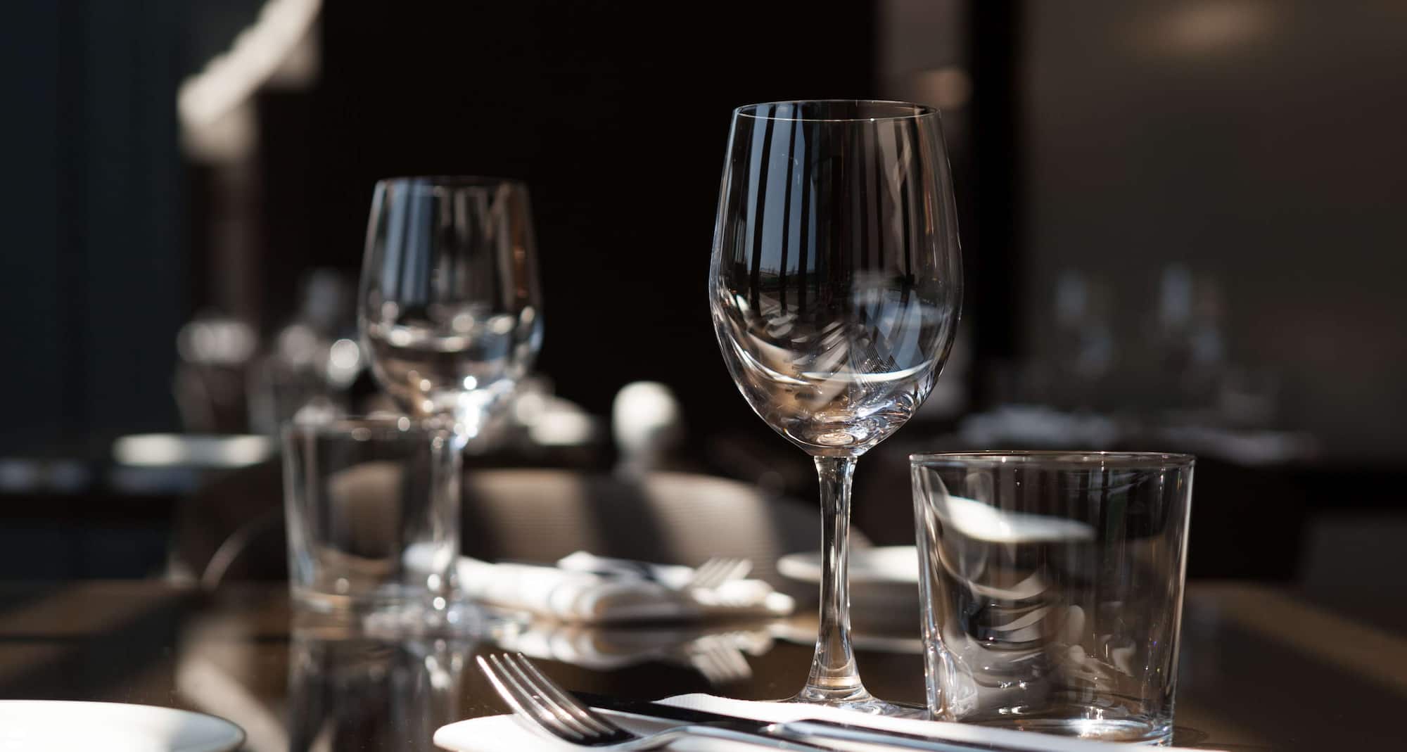 Radisson Hotel Jalandhar - Restaurant table setting