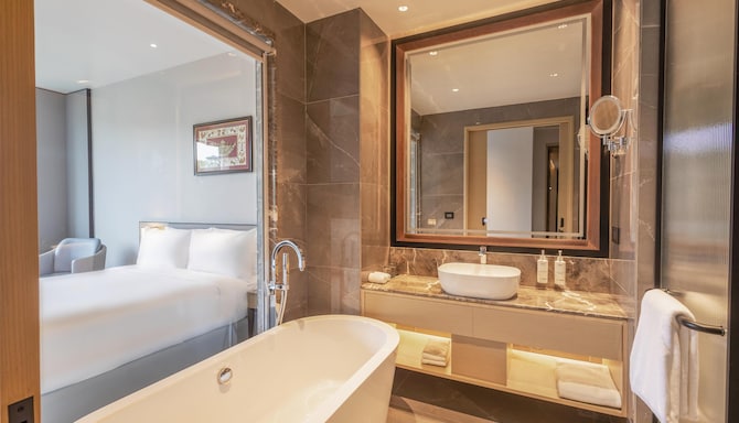 Radisson Hotel Jamshedpur - Bathroom Deluxe room