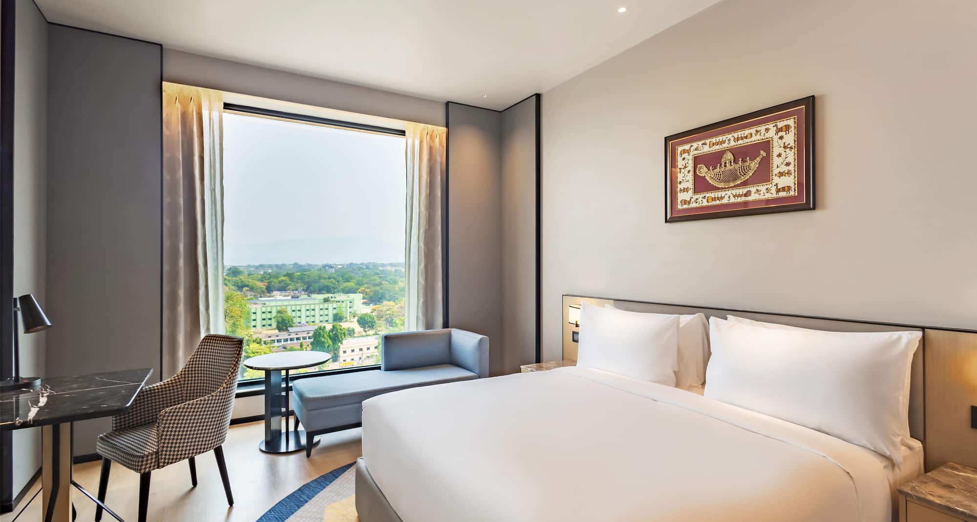 Radisson Hotel Jamshedpur - Superior King bedroom