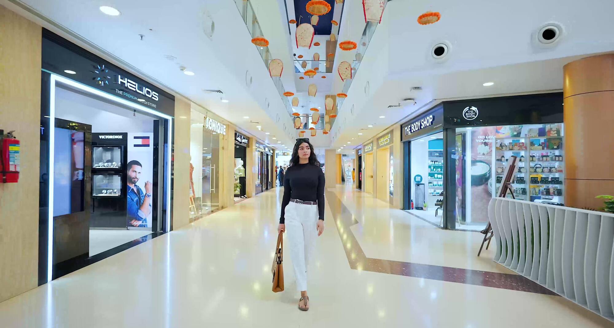 Where shopping, dining, and city vibes come together effortlessly.