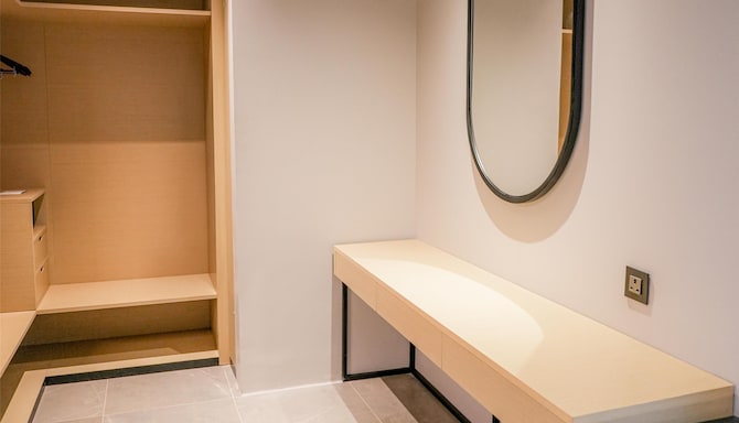 Radisson Hotel Jamshedpur - Presidentail Suite Wardrobe