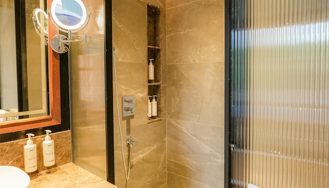 Radisson Hotel Jamshedpur - Guest room