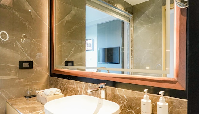 Radisson Hotel Jamshedpur - Presidential Suite Bathroom