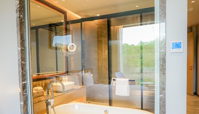 Radisson Hotel Jamshedpur - Presidential Suite Bathroom