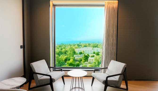 Radisson Hotel Jamshedpur - Presidential Suite Living Room