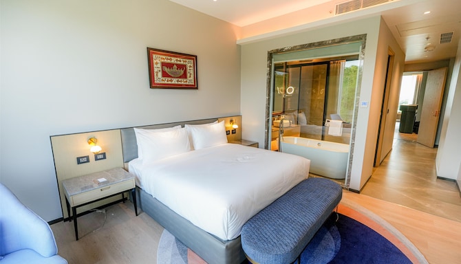 Radisson Hotel Jamshedpur - Presidential Suite Bedroom