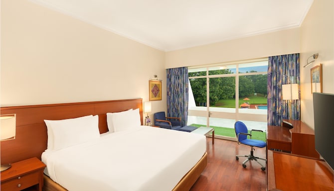 Radisson Hotel Jass Khajuraho - Deluxe Bedroom