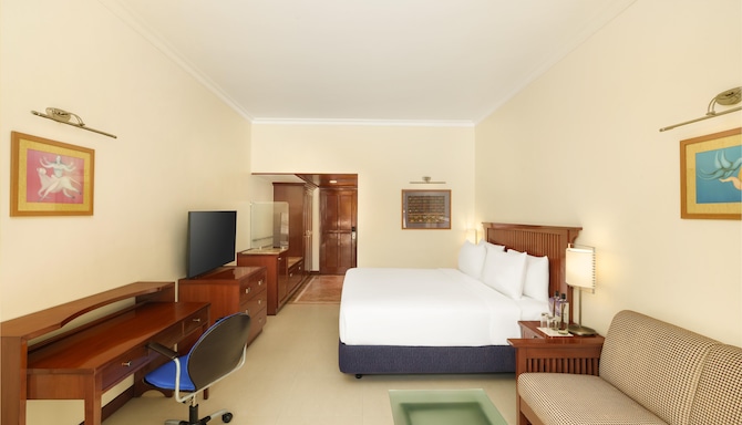 Radisson Hotel Jass Khajuraho - Business Class Bedroom
