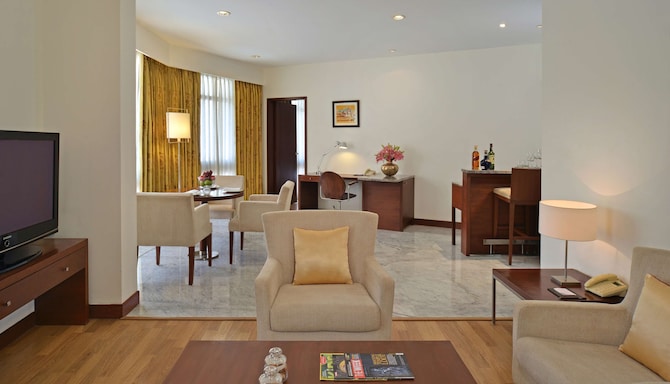 Radisson Jass Khajuraho - Deluxe Suite Sitting Area