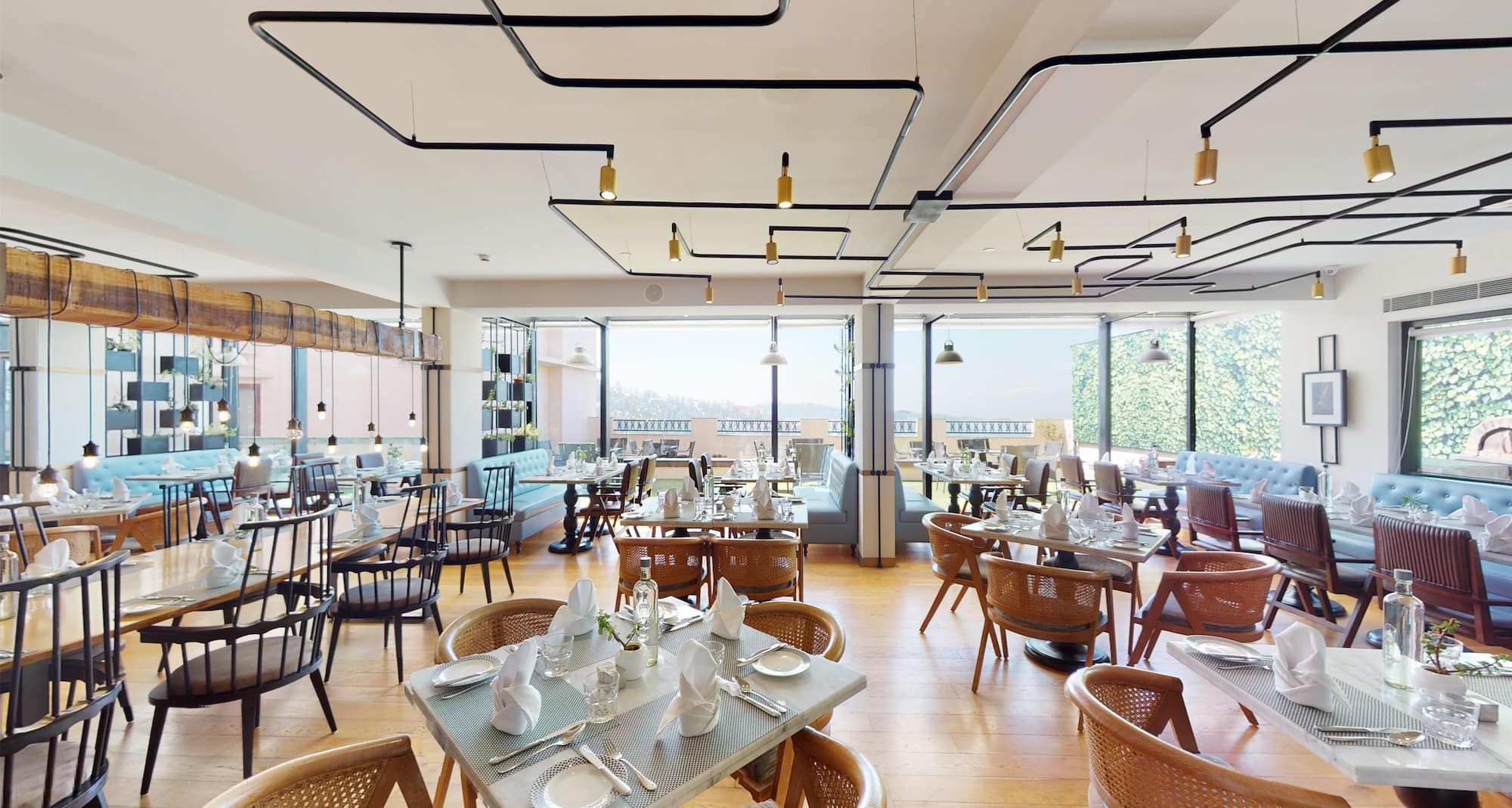 Radisson Hotel Jass Shimla - Restaurant Cafe Valley View