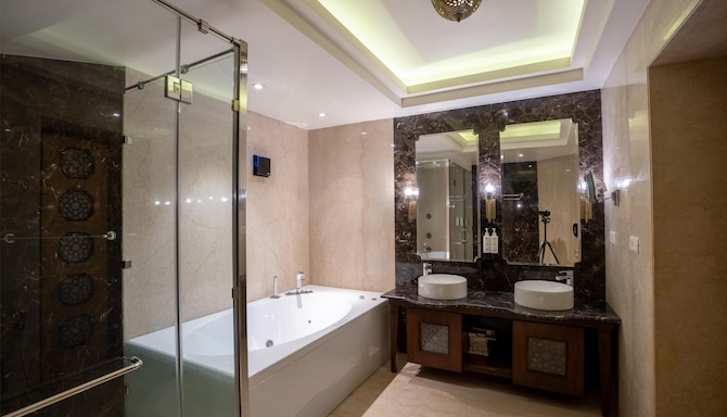 Radisson Hotel Jodhpur - Presidential Suite Bath