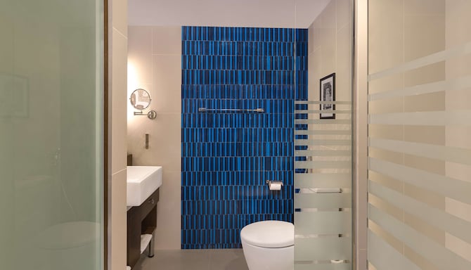 Radisson Hotel Kandy - Guest room bathroom