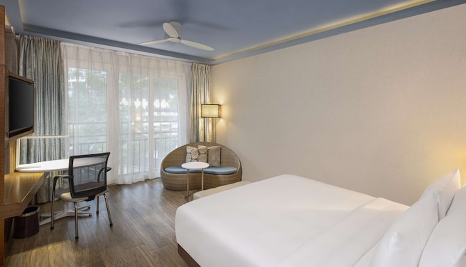 Radisson Hotel Kandy - Deluxe Room