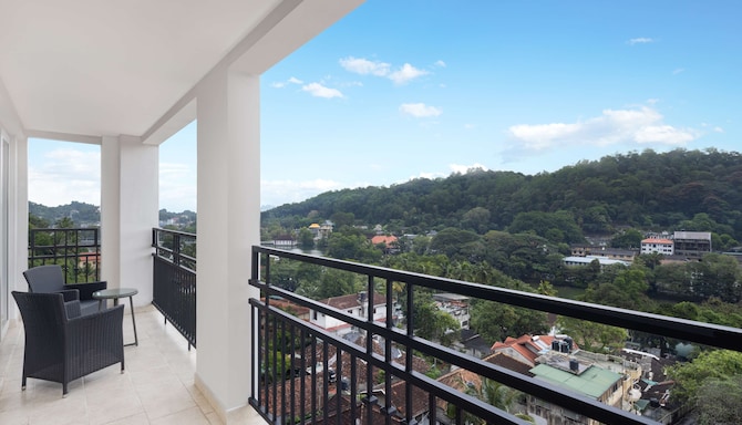 Radisson Hotel Kandy - JUNIOR SUITES