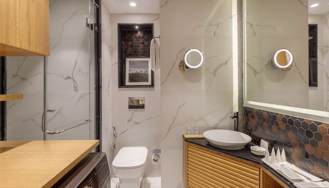 Radisson Hotel Kathmandu - Studio Apartment Bathroom