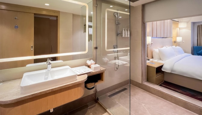 Radisson Hotel & Residences Kathmandu - Junior Suite Bathroom