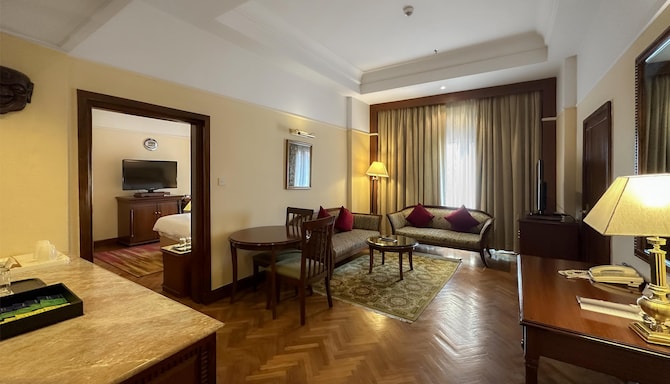 Radisson Hotel Kathmandu - Deluxe Suite