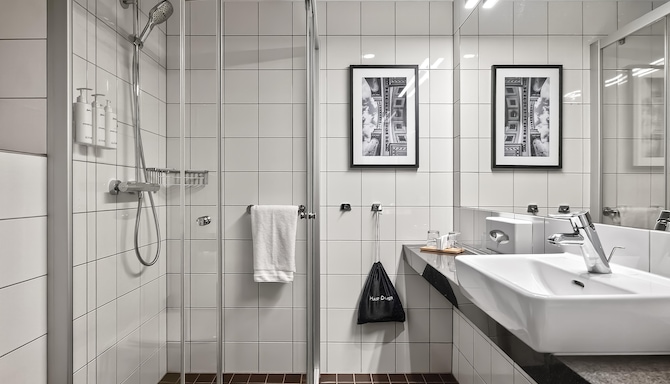 Radisson Hotel Kaunas - Bathroom