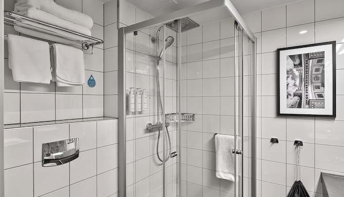 Radisson Hotel Kaunas - Bathroom