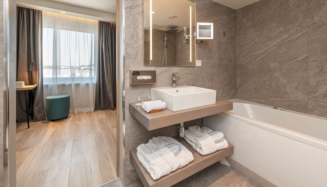 Radisson Hotel Kaunas - Presidential Suite bathroom