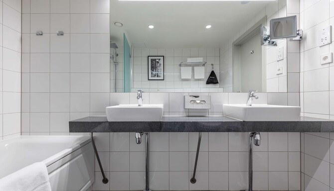 Radisson Hotel Kaunas - Suite bathroom