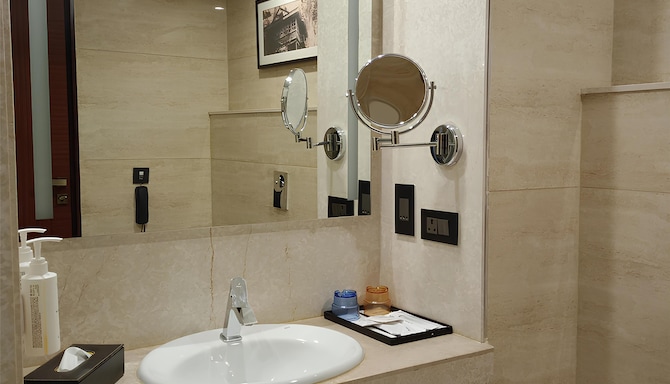 Radisson Hotel Kufri Shimla - Bathroom amenities