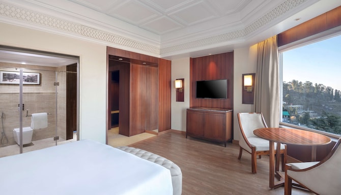 Radisson Hotel Kufri Shimla - Junior Suite