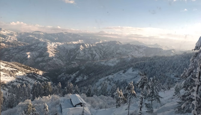 Radisson Hotel Kufri Shimla - View from Hotel during Snowfall